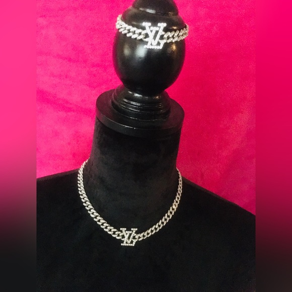 THIS BEAUTIFUL CUSTOM LV CHOCKER AND BRACELET SET IS SO 🔥🔥🔥 - Picture 1 of 3